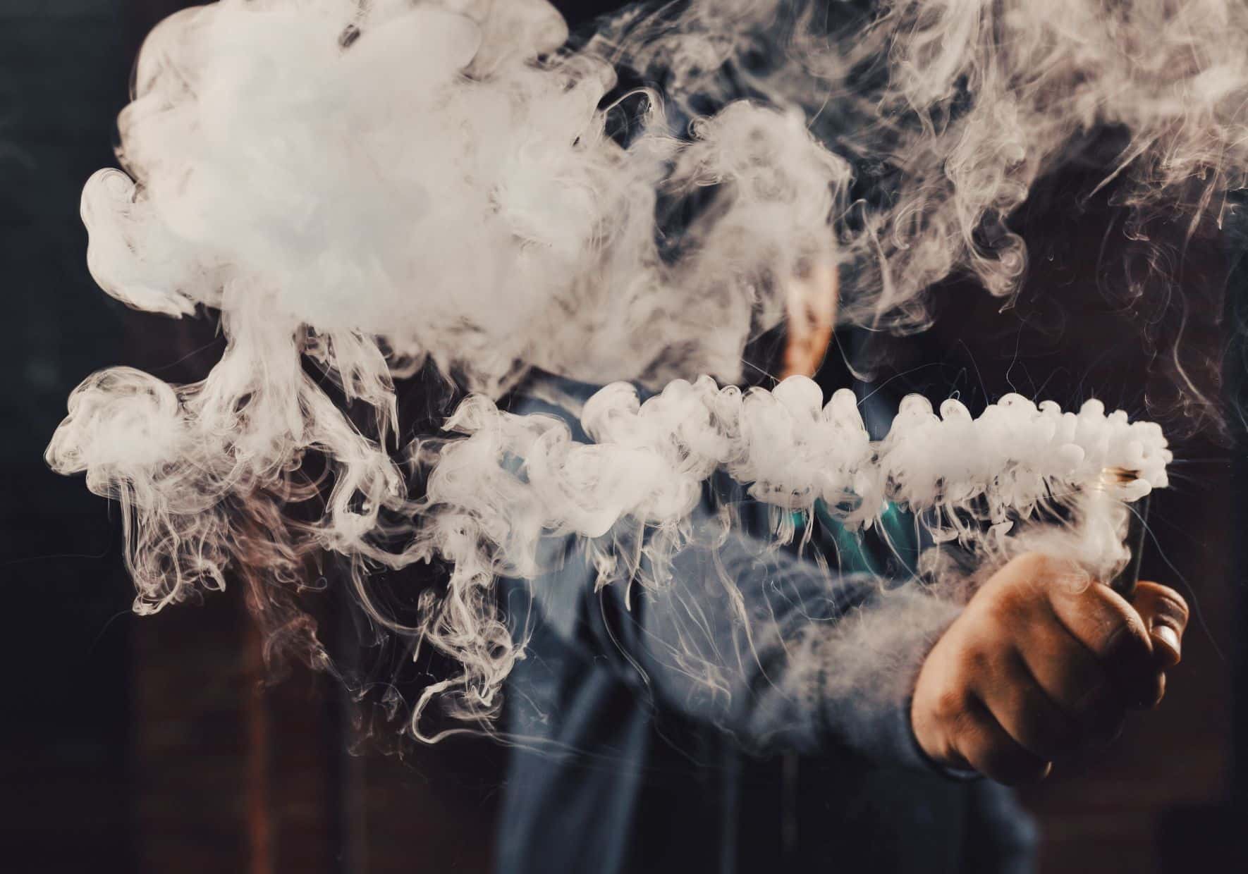 Fumeur de cigarette électronique Fumeur de cigarette électronique