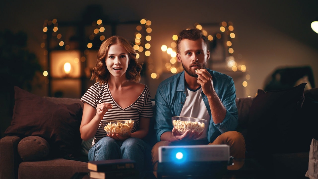 Installer un vidéoprojecteur pour faire sa propre salle de cinéma